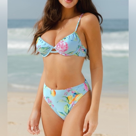 Cupshe Other - Cupshe floral bikini